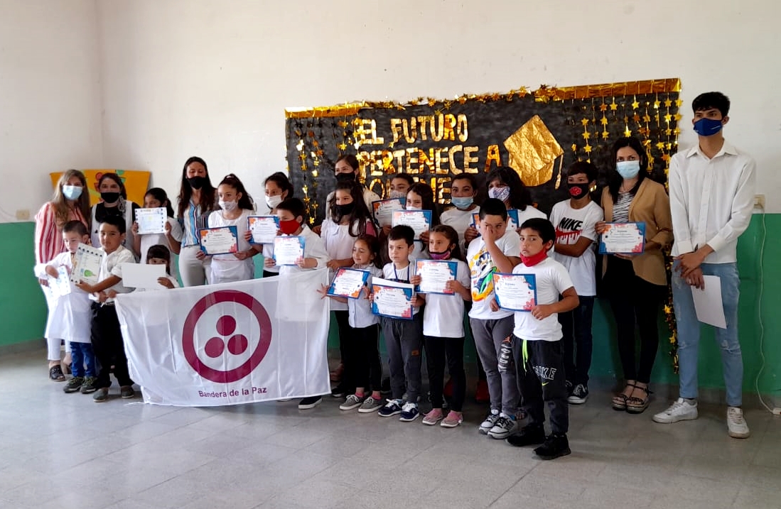 DIBUJOS POR LA PAZ: ENTREGARON RECONOCIMIENTOS A ESTUDIANTES DEL PARAJE LAS ROSAS