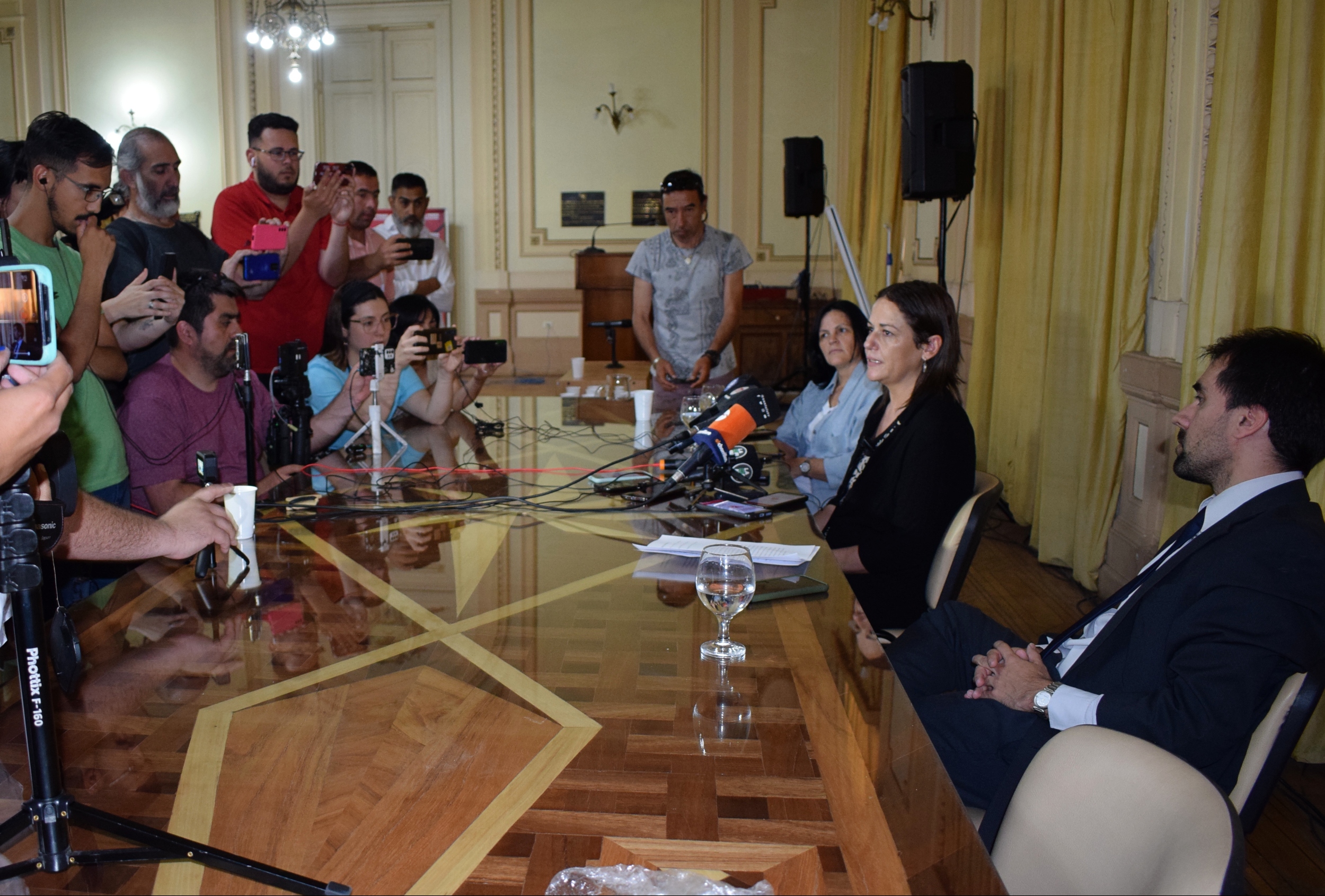 TENTATIVA DE FEMICIDIO: CONFERENCIA DE PRENSA SOBRE EL CASO DE LA JOVEN ABUSADA Y APUÑALADA