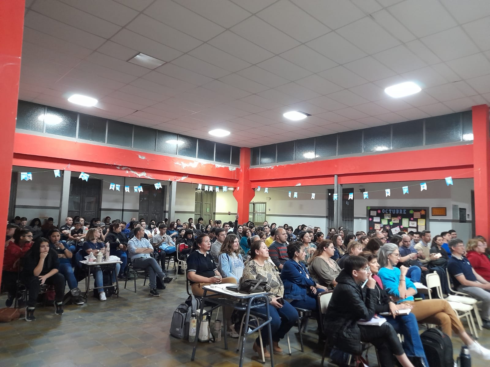 DIALOGAN SOBRE LA MEDIACIÓN Y LA CONVIVENCIA PACÍFICA EN LA ESCUELA PARA ADULTOS “TOMÁS BARAS”