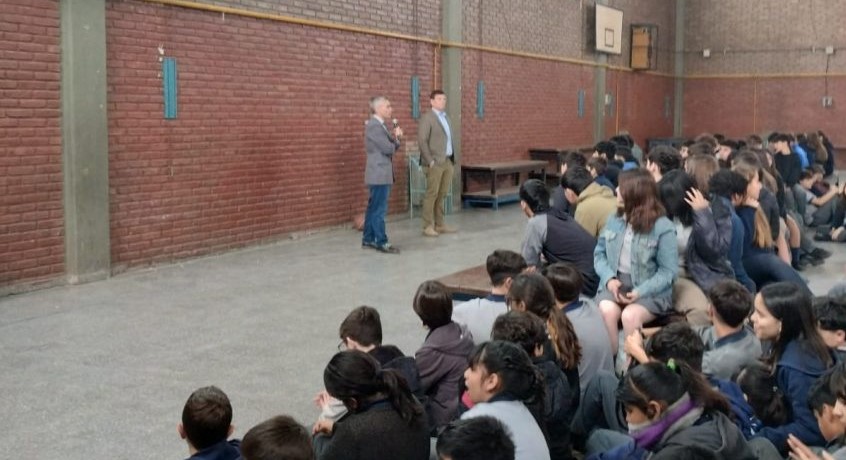 VILLA MERCEDES: CHARLA SOBRE GROOMING Y BULLYING EN EL COLEGIO INDUSTRIAL