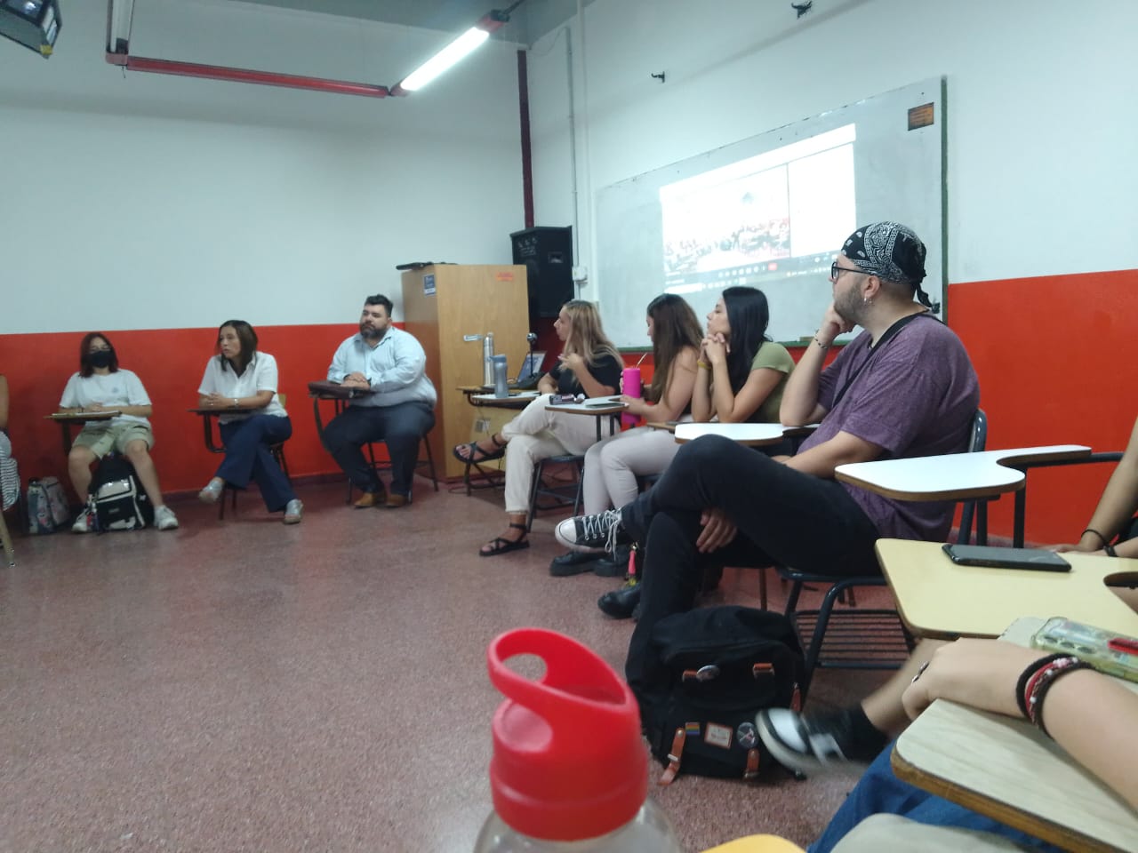 PROFESIONALES DE LA OFICINA DE PRENSA COMPARTIERON EXPERIENCIAS CON INGRESANTES DE LA CARRERA DE COMUNICACIÓN